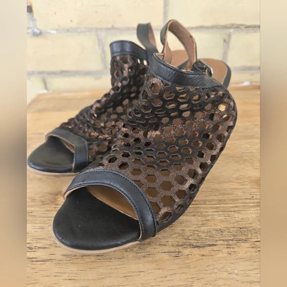 Bueno Peep Toe Heels - Picture 2 of 9